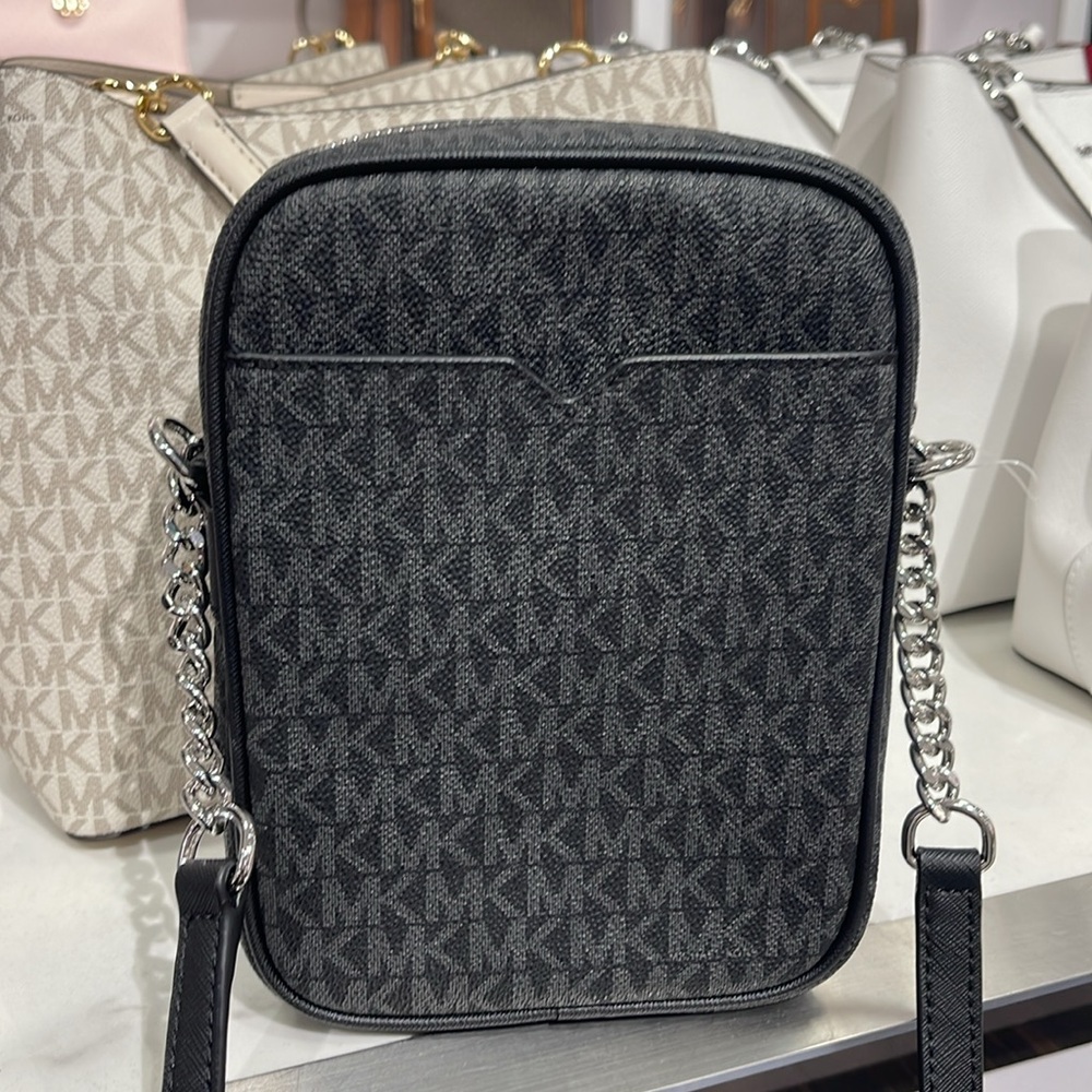 MICHAEL KORS Jet Set Travel Medium Logo Crossbody Flight Bag
Black
NWT - Picture 7 of 16